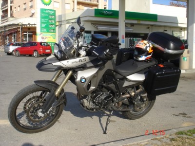 La f 800 gs con sus maletas , protectores + bolsa de deposito