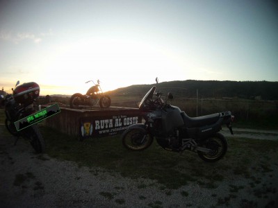 FILE0008.JPG (155.53 KiB) Visto 34823 veces Yo salgo , pero mi moto si.