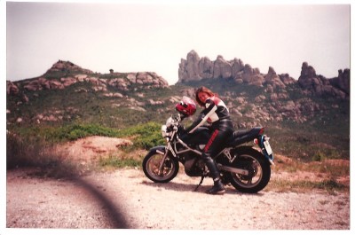 Monserrat Laura.jpg (119.09 KiB) Visto 31175 veces Laura con su Bandit 400.........Montserrat