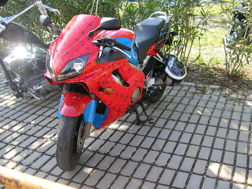 Motos