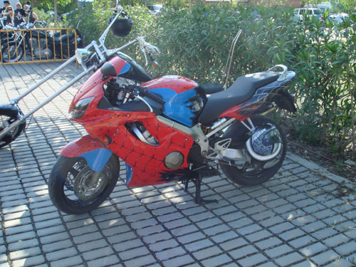 Motos