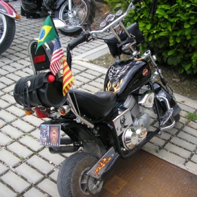 Motos